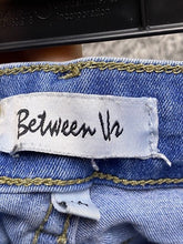 Load image into Gallery viewer, Between Us Jeans Women 14 (32x26) DISTRESSED Stretch Medium Wash Straight Leg
