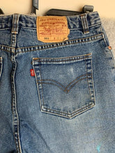 Load image into Gallery viewer, VTG Levis 501 Jeans Adult 32x32 Blue Flat Front Straight Leg USA Y2K Denim Mens
