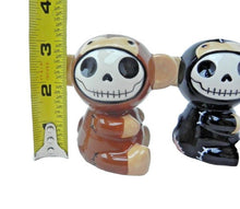 Load image into Gallery viewer, Furry Bones Munky The Monkey Skull Salt and Pepper Shakers Set Brown &amp; Black NEW
