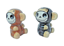 Load image into Gallery viewer, Furry Bones Munky The Monkey Skull Salt and Pepper Shakers Set Brown &amp; Black NEW
