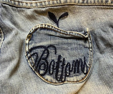 Load image into Gallery viewer, VTG Apple Bottoms Shorts Womens 9/10 Y2K Cut-Offs Embroidered Hip Hop Festival
