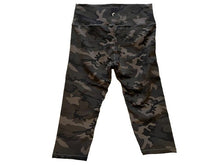 Load image into Gallery viewer, Camouflage Leggings Womens Large 30x20 Cropped Workout Athleisure Yoga Moon
