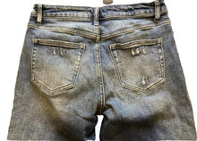 Load image into Gallery viewer, Vervet Jeans Women 29 DISTRESSED Stretch Medium Wash Boyfriend Style V2116YHC
