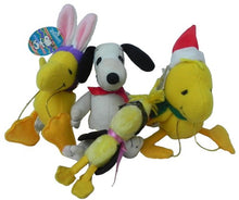 Load image into Gallery viewer, Lot of Vintage Peanuts Snoopy and Woodstock Plush Toys Applause 1968 1972
