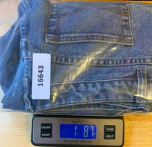 Load image into Gallery viewer, VTG Levis 501 Jeans Adult 32x32 Blue Flat Front Straight Leg USA Y2K Denim Mens
