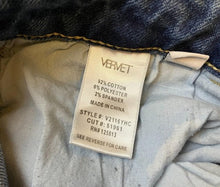 Load image into Gallery viewer, Vervet Jeans Women 29 DISTRESSED Stretch Medium Wash Boyfriend Style V2116YHC
