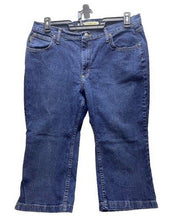 Load image into Gallery viewer, Cabelas Jeans Womens 16R (36x20) Blue Denim Capri Cropped Casuals 5 Pockets
