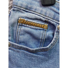 Load image into Gallery viewer, Levis Jeans Womens 26 Cropped Embroidered Preppy Academia Travel Streetwear
