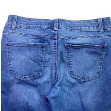 Load image into Gallery viewer, Talbots Jeans Womens 8P Frayed Cropped Stretch Mature Preppy Streetwear Beachy
