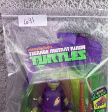 Load image into Gallery viewer, Teenage Mutant Ninja Turtles Throw N Battle DONATELLO Nickelodeon 2013 Viacom
