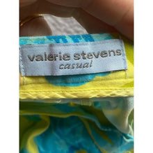 Load image into Gallery viewer, Valerie Stevens Pants Womens 8 Yellow Blue Floral AOP Cropped Travel Costal
