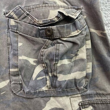 Load image into Gallery viewer, Lee Dungarees Shorts Mens 38 Camo Utility Cargo Grunge Gorpcore Streetwear
