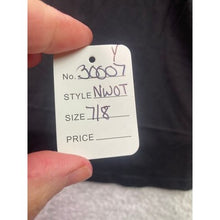 Load image into Gallery viewer, Batman Hoodie Boys 7/8 Full Zip Zip Detachable Cape Costume Cosplay NWOT
