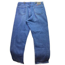 Load image into Gallery viewer, Wrangler Jeans Mens 40x32 Rugged Workwear Career Outdoors Everyday Streetwear

