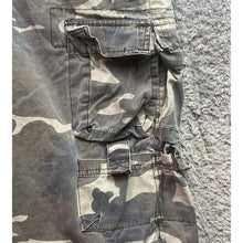Load image into Gallery viewer, Lee Dungarees Shorts Mens 38 Camo Utility Cargo Grunge Gorpcore Streetwear
