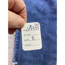 Load image into Gallery viewer, Billie Jeans Womens 8 Cropped Frayed Costal Beachy Outdoors Travel Streetwear
