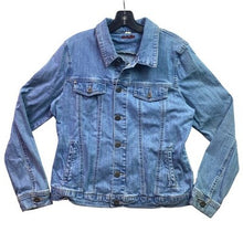 Load image into Gallery viewer, Wrangler Jacket Mens Medium Denim  Rugged Outdoors Workwear Trucker Coat

