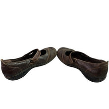 Load image into Gallery viewer, Clarks Shoes Womens 8M Brown Leather Slip On Strappy Loafers
