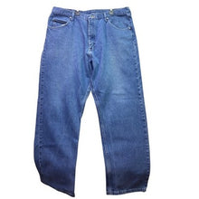 Load image into Gallery viewer, Wrangler Jeans Mens 40x32 Rugged Workwear Career Outdoors Everyday Streetwear
