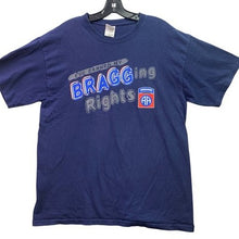 Load image into Gallery viewer, Fort Bragg Shirt Mens Large Army Airborne Spell Out Military Streetwear
