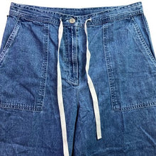 Load image into Gallery viewer, Lauren Jeans Womens Medium Mature Capri Lighweight Denim Beachy Coastal

