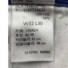 Load image into Gallery viewer, Levis 541 Jeans Mens 32x30 Athletic Taper Preppy Academia Everyday Streetwear
