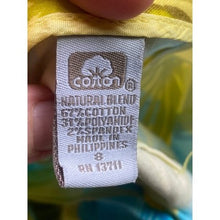 Load image into Gallery viewer, Valerie Stevens Pants Womens 8 Yellow Blue Floral AOP Cropped Travel Costal
