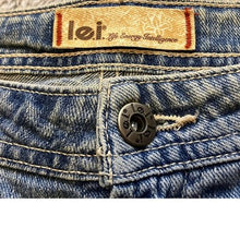 Load image into Gallery viewer, Lei Jeans Womens 9 Distressed Grunge Capri Thrashed Y2K Skate Streetwear

