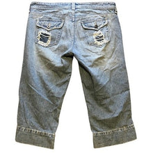 Load image into Gallery viewer, Lei Jeans Womens 9 Distressed Grunge Capri Thrashed Y2K Skate Streetwear
