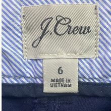 Load image into Gallery viewer, J Crew Shorts Womens 6 Navy Preppy Academia Travel Beachy Coastal Everyday
