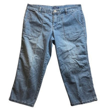 Load image into Gallery viewer, Bandolino Jeans Womens  Size 10 Hadley Blue Denim Capri Cropped Blue
