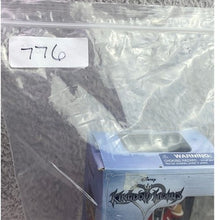 Load image into Gallery viewer, Disney Kingdom Hearts Sora Vinyl Figure Diamond Select Toys Exclusive
