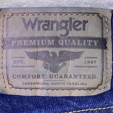 Load image into Gallery viewer, Wrangler Jeans Mens 42x32 Workwear Outdoors Chore Country Rugged Streetwear
