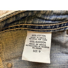 Load image into Gallery viewer, Lei Jeans Womens 9 Distressed Grunge Capri Thrashed Y2K Skate Streetwear
