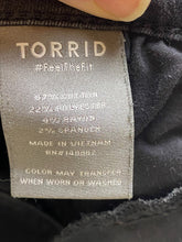 Load image into Gallery viewer, Torrid Jeans Womens 18S (38x25.5) Black Rayon Stretch Feel The Fit Jegging
