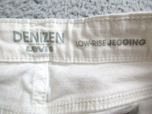 Load image into Gallery viewer, Levis Denizen Jeans Womens 28x26.5 White Low Rise Jegging Tapered Casual Ladies
