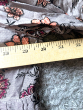 Load image into Gallery viewer, Torrid Shirt Womens 5 5X Gray Lavender AOP Flower Contrast Rayon Nylon Lagenlook
