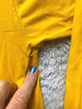 Load image into Gallery viewer, VTG Wichita State Shockers Shirt Adult Large Yellow Cadre NCAA Sportswear Mens
