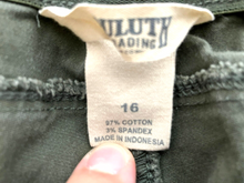 Load image into Gallery viewer, Duluth Pants Womens 16 (33x24) Utility Cropped Zip Pocket Outdoor Spandex Lady
