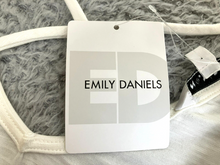 Load image into Gallery viewer, Emily Daniels Shirt Womens 2X White Boho Peasant Tunic Embroidered Plus Lady NWT
