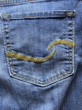 Load image into Gallery viewer, Levis Jeans Womens 8M (31x30) Blue Denim Mid Rise Straight Whiskered Signature
