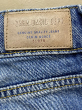 Load image into Gallery viewer, Zara Jeans Womens 02 (29x25.5) Blue Denim Sequin Rosette Applique Destroyed
