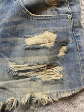 Load image into Gallery viewer, Refuge Shorts Womens 2 (28x2) Blue Denim Button Fly Rayon Spandex Distressed
