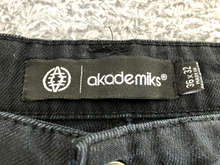 Load image into Gallery viewer, Akademiks Jeans Adult 36x32 Black Straight Leg Zip Pockets Rock Punk AKDMKS Mens
