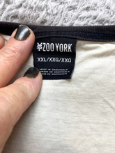 Load image into Gallery viewer, Zoo York Shirt Adult 2XL XXL Ivory Black Empire State Building Tank AOP Mens
