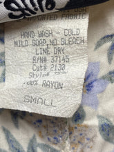 Load image into Gallery viewer, Hilo Hattie Skort Womens Small (28x3) AOP Flower Hawaiian Skirt Rayon Boho
