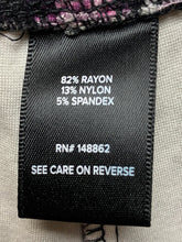 Load image into Gallery viewer, Torrid Leggings Womens 2R (40x19) Black Cropped AOP Flower Rayon Nylon Spandex
