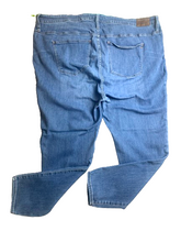 Load image into Gallery viewer, Madewell Jeans Womens 37x27 Blue Mid Rise Skinny Whiskered Tapered Denim Ladies
