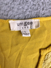 Load image into Gallery viewer, Umgee USA Shirt Womens Large Gold Crochet Lace Trim Boho Peplum Blouse Oversized
