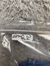 Load image into Gallery viewer, Levis Jeans Womens 8M (31x30) Blue Denim Mid Rise Straight Whiskered Signature
